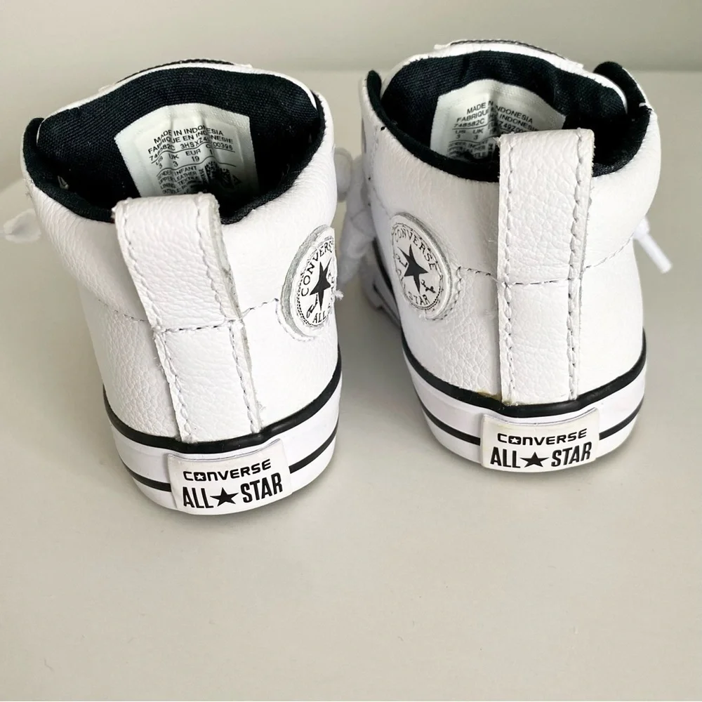 Converse NWOT All Star White Leather Chuck Taylor Size 3